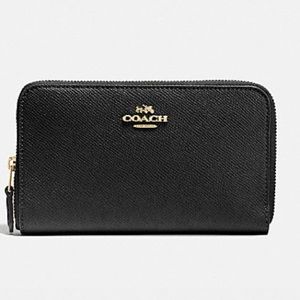 ❤️COACH medium zip around wallet